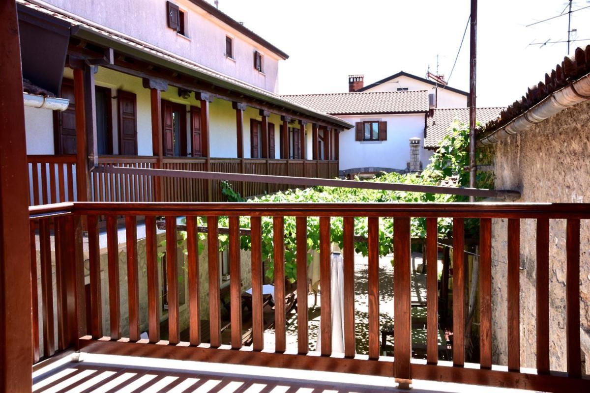 Villa Tourist Farm Skerlj à Dutovlje Extérieur photo